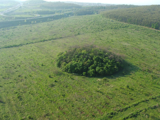 Valahol egy halomsir vagy tumulus v. kurgn